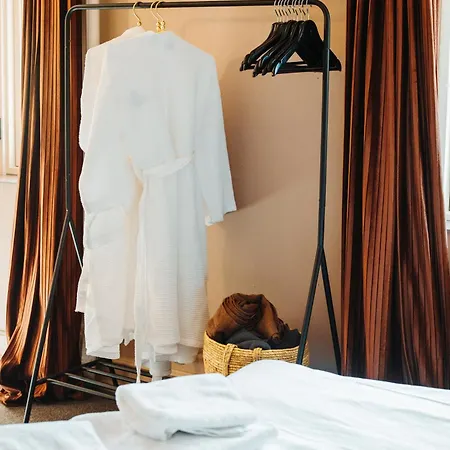 Hotel The Falcon *