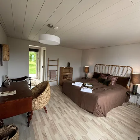 The Falcon فندق *