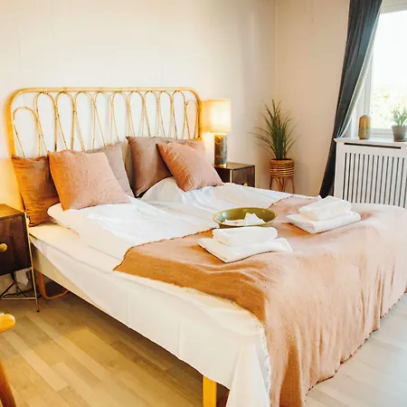 The Falcon إلينغه