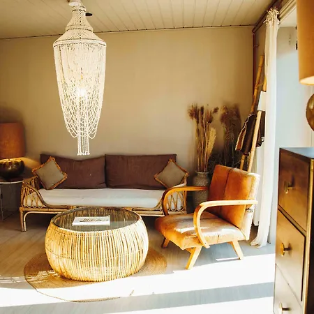 The Falcon إلينغه